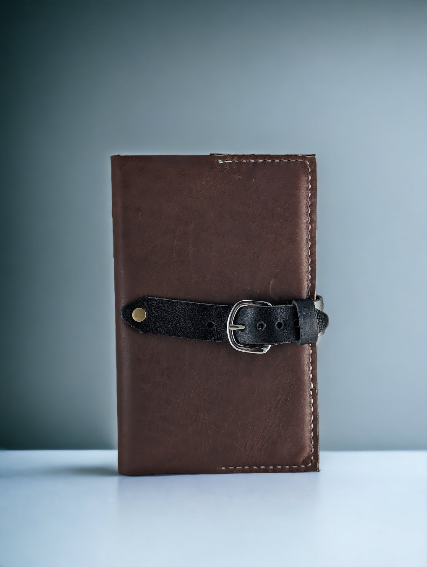 Couverture de journal, sangle noire, boucle argent