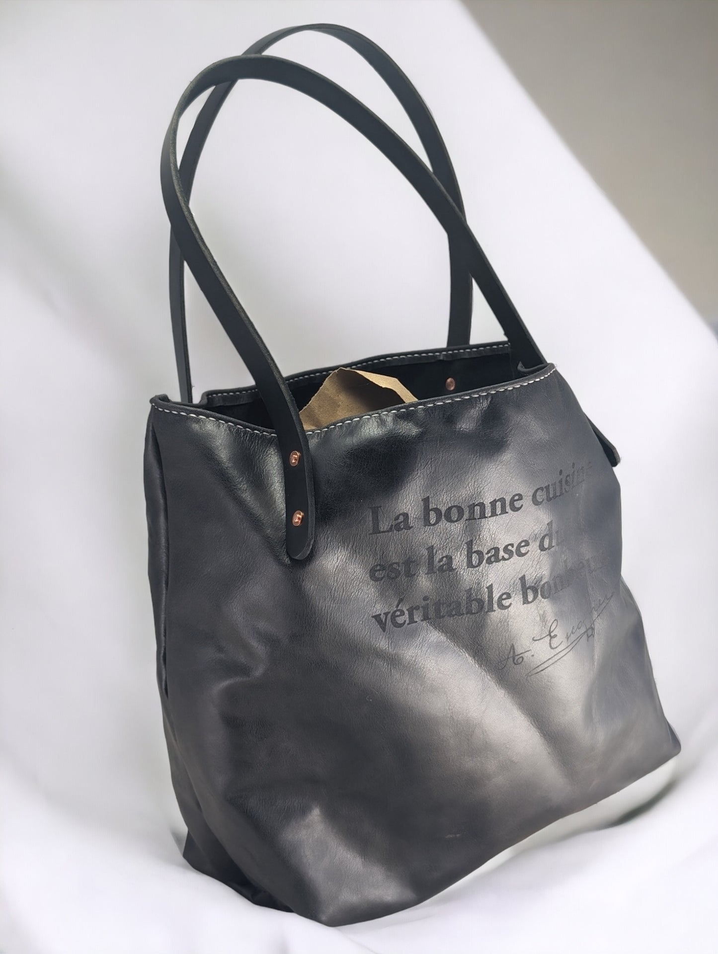Sac fourre-tout immense en cuir noir avec citation gourmande