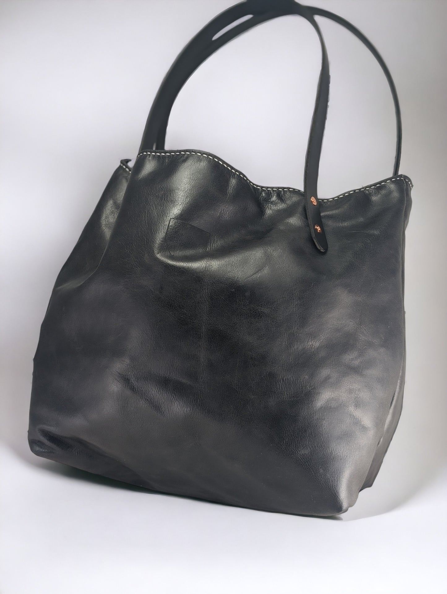 Sac fourre-tout immense en cuir noir avec citation gourmande