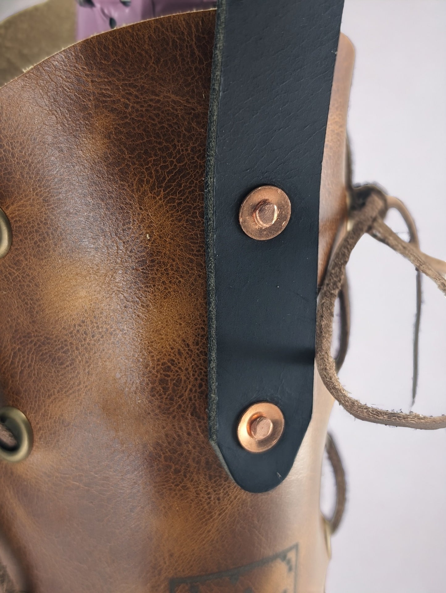 Sac lacé pour bouteille de vin, rivets martelés
