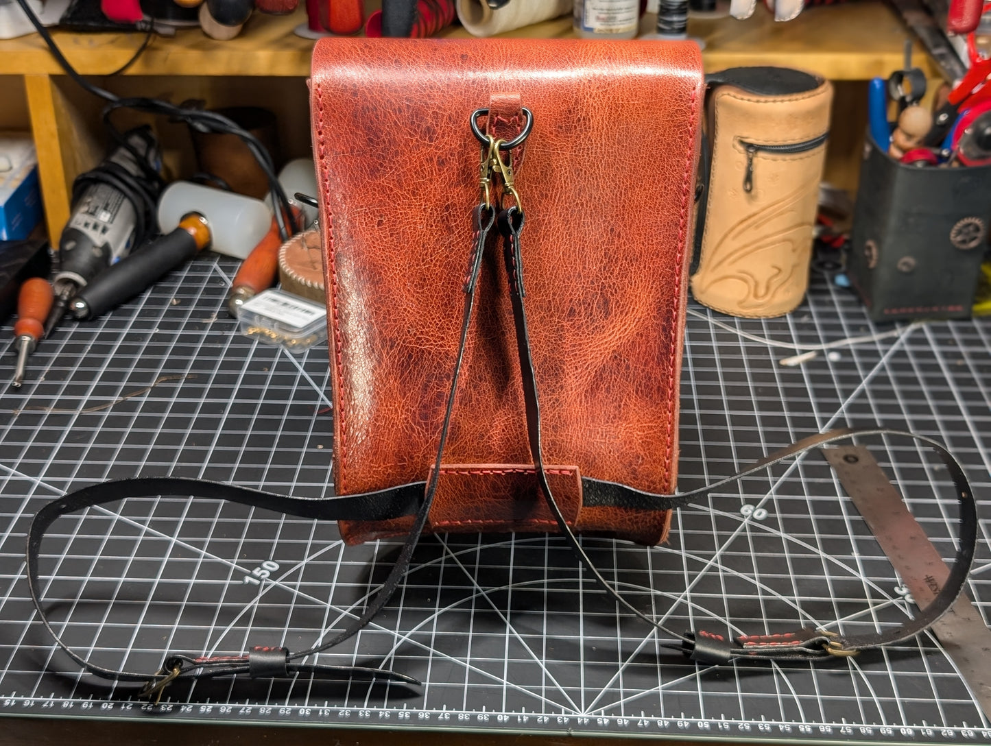 Sac coursier rigide se transformant en sac à dos