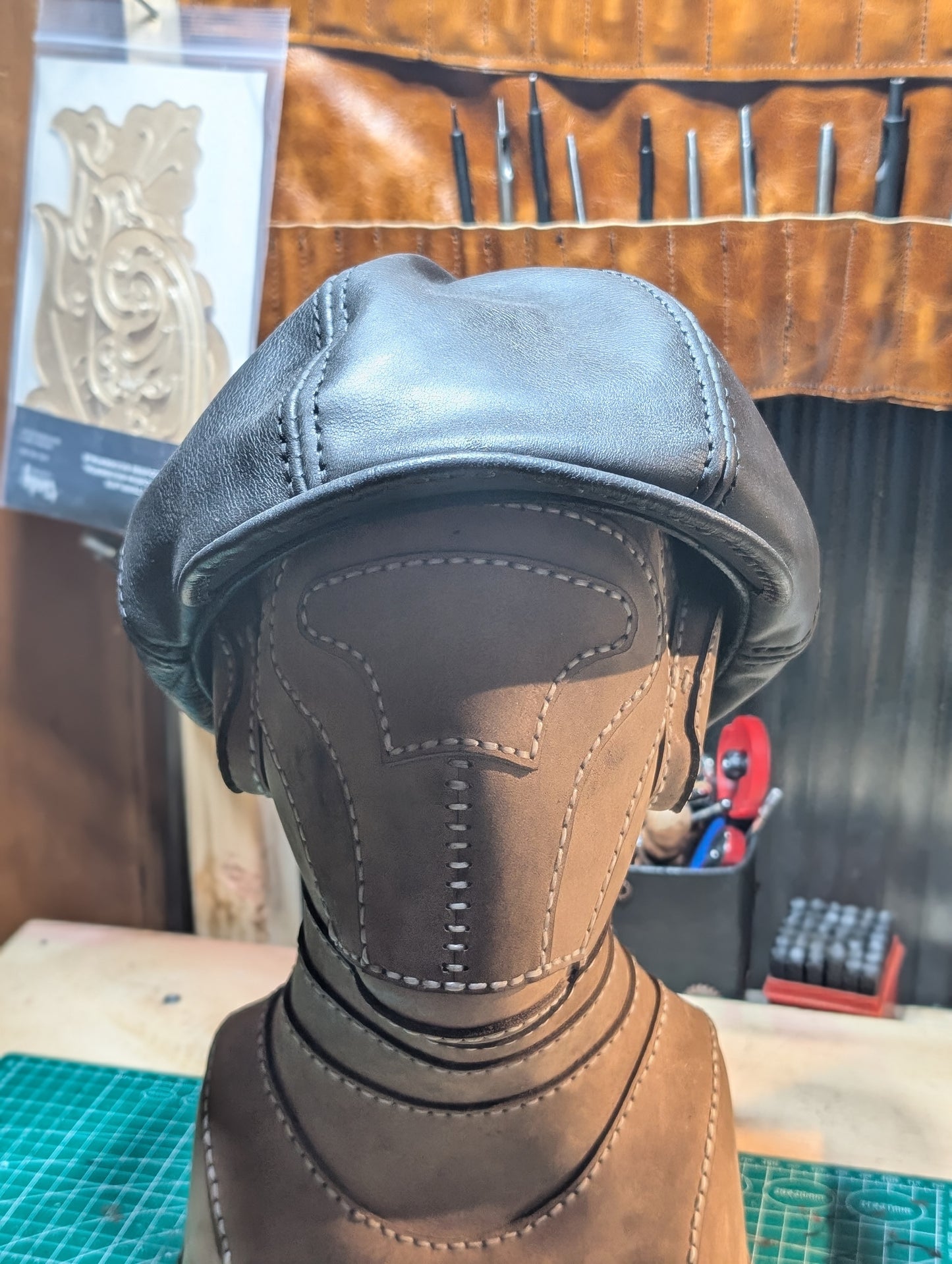 Casquette de cuir souple style "vendeur de journaux"