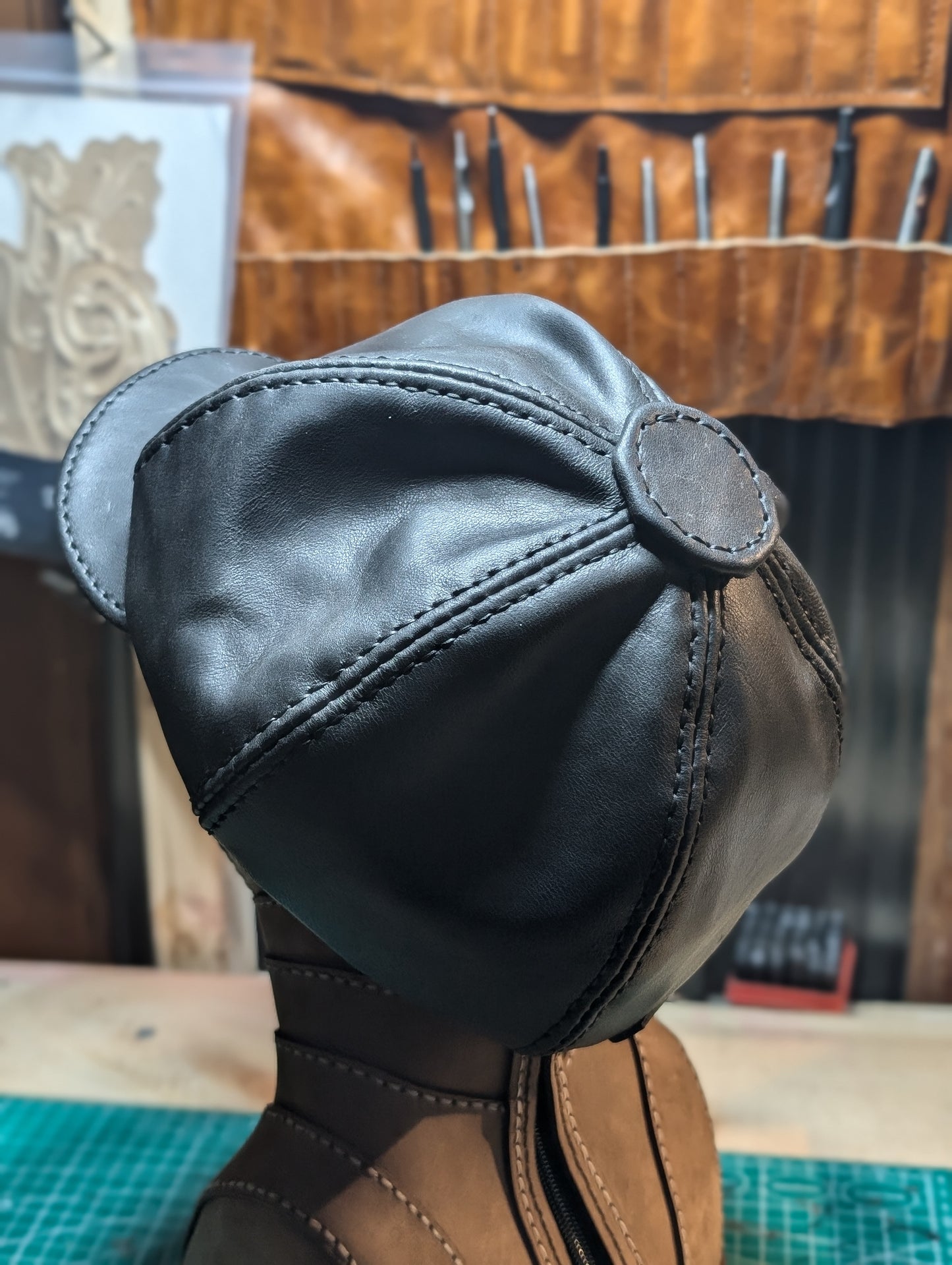 Casquette de cuir souple style "vendeur de journaux"
